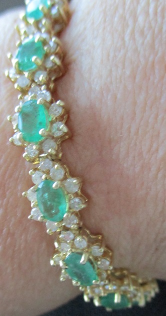 xxM1343M 14k gold emerald and diamond bracelet Takst-Valuation N.Kr. 80 000